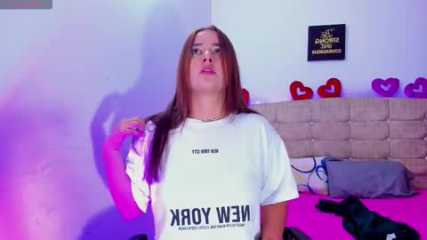 Snapshot of summer_girls01 chatting on 01-08-26, 03:09 summer_girls01 online show from 01-08-26, 03:09