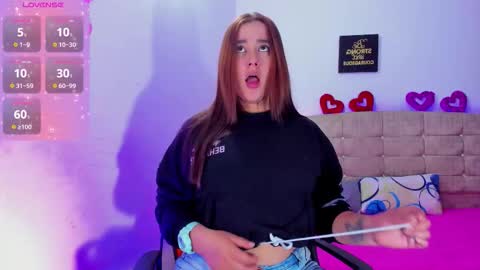 Snapshot of summer_girls01 chatting on 01-10-26, 04:14 summer_girls01 online show from 01-10-26, 04:14