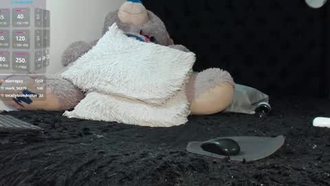 Snapshot of summer_romance chatting on 02-21-25, 06:40 Andres-tattoos  Derek Hairy online show from 02-21-25, 06:40