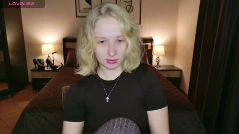 Snapshot of summerjem chatting on 12-02-25, 04:18 summerjem online show from 12-02-25, 04:18