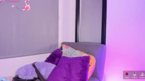 Snapshot of summerofthemoon chatting on 10-13-25, 10:43 Summer online show from 10-13-25, 10:43