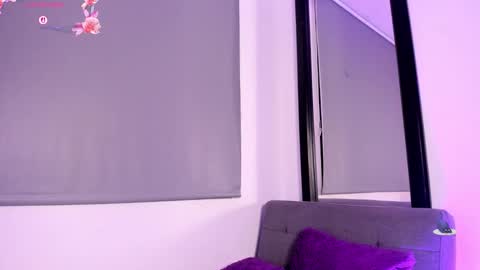 Snapshot of summerofthemoon chatting on 11-17-25, 01:11 Summer online show from 11-17-25, 01:11