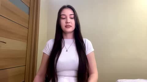 Snapshot of summersandmann chatting on 11-07-25, 01:44 Emily online show from 11-07-25, 01:44