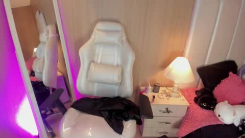 Snapshot of summerssangel chatting on 05-29-26, 08:29 - - online show from 05-29-26, 08:29