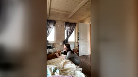 Snapshot of sun_sparkle chatting on 05-02-26, 04:50 Olivia online show from 05-02-26, 04:50