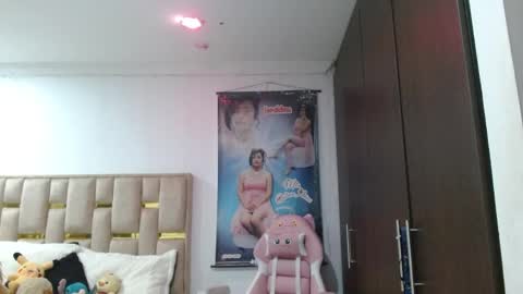 Snapshot of sunflower_dance chatting on 05-23-26, 02:17 Jeraldine online show from 05-23-26, 02:17