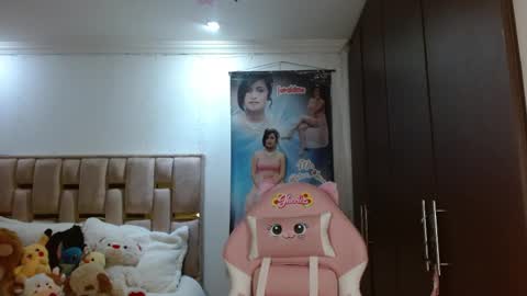 Snapshot of sunflower_dance chatting on 05-27-26, 01:57 Jeraldine online show from 05-27-26, 01:57