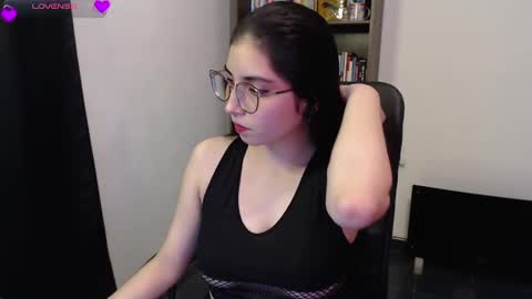 Snapshot of sunflower_uwu chatting on 02-25-25, 12:36 violetta online show from 02-25-25, 12:36