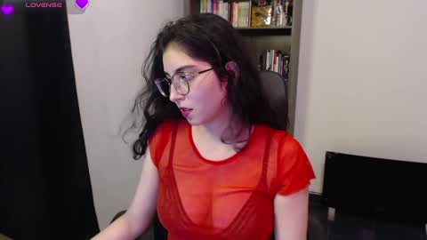 Snapshot of sunflower_uwu chatting on 02-27-25, 12:32 violetta online show from 02-27-25, 12:32