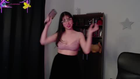 Snapshot of sunflower_uwu chatting on 10-31-25, 03:46 violetta online show from 10-31-25, 03:46