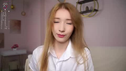 Snapshot of sunnmoonn chatting on 09-28-25, 01:38 Lily online show from 09-28-25, 01:38