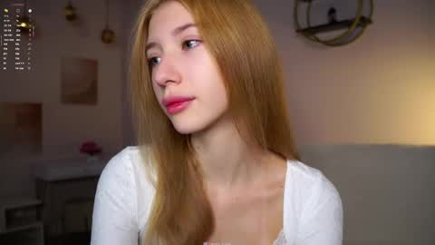 Snapshot of sunnmoonn chatting on 11-22-25, 02:38 Lily online show from 11-22-25, 02:38