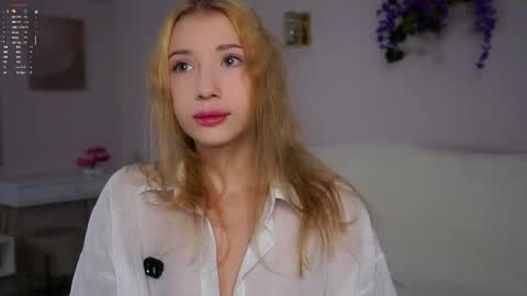 Snapshot of sunnmoonn chatting on 12-14-25, 02:44 Lily online show from 12-14-25, 02:44