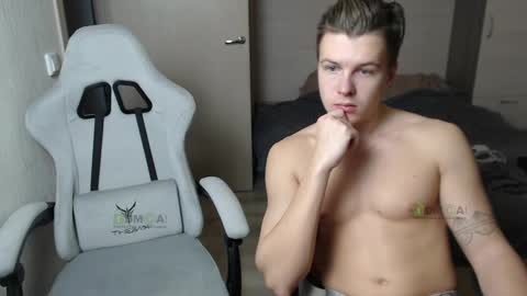 Snapshot of sunny1girl chatting on 02-18-25, 04:59 Alice and Sergey online show from 02-18-25, 04:59