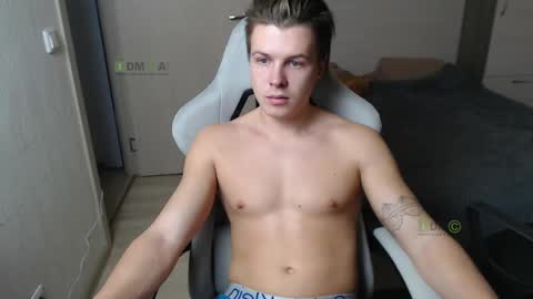 Snapshot of sunny1girl chatting on 03-03-25, 02:04 Alice and Sergey online show from 03-03-25, 02:04