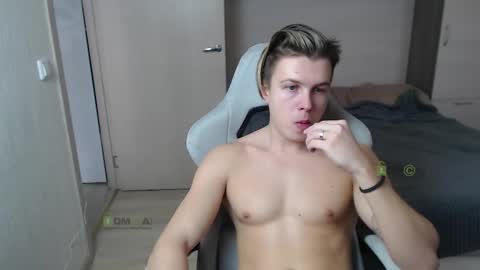 Snapshot of sunny1girl chatting on 03-10-25, 09:32 Alice and Sergey online show from 03-10-25, 09:32