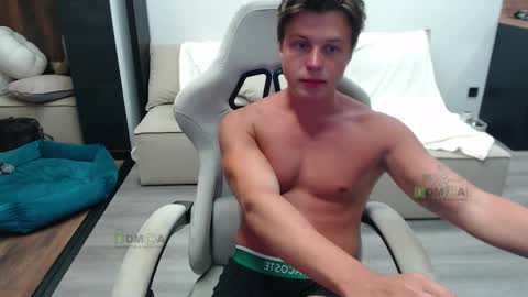 Snapshot of sunny1girl chatting on 09-20-25, 05:36 Alice and Sergey online show from 09-20-25, 05:36