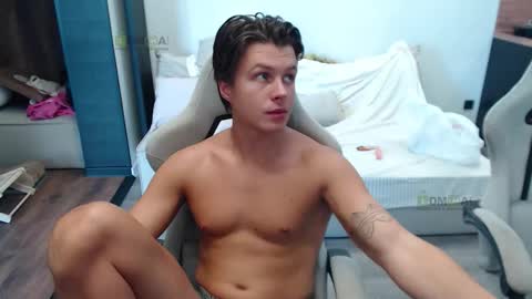 Snapshot of sunny1girl chatting on 10-12-25, 07:18 Alice and Sergey online show from 10-12-25, 07:18