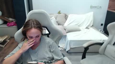 Snapshot of sunny1girl chatting on 10-16-25, 07:53 Alice and Sergey online show from 10-16-25, 07:53