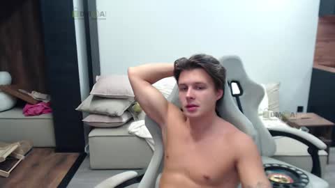 Snapshot of sunny1girl chatting on 10-18-25, 10:21 Alice and Sergey online show from 10-18-25, 10:21