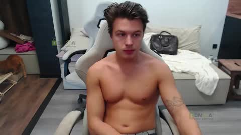 Snapshot of sunny1girl chatting on 10-21-25, 06:25 Alice and Sergey online show from 10-21-25, 06:25