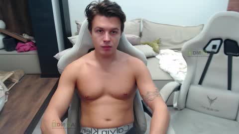 Snapshot of sunny1girl chatting on 10-22-25, 08:03 Alice and Sergey online show from 10-22-25, 08:03