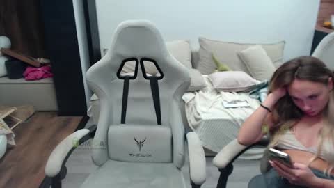 Snapshot of sunny1girl chatting on 10-24-25, 07:21 Alice and Sergey online show from 10-24-25, 07:21