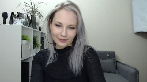 Naomi online show from 12-23-24, 01:18