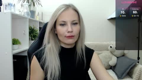 Naomi online show from 10-22-25, 04:35