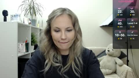 Naomi online show from 11-26-25, 04:02