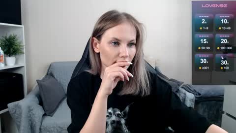 Snapshot of sunny_bunny6 chatting on 06-22-26, 05:04 Naomi online show from 06-22-26, 05:04