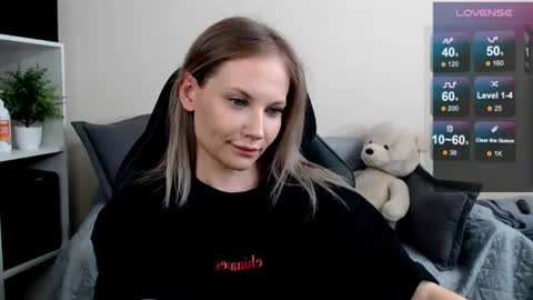 Snapshot of sunny_bunny6 chatting on 06-23-26, 05:49 Naomi online show from 06-23-26, 05:49