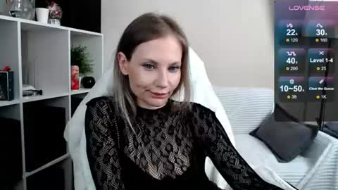 Snapshot of sunny_bunny6 chatting on 07-27-26, 08:27 Naomi online show from 07-27-26, 08:27