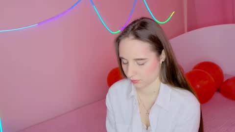 Snapshot of sunnybunnyy5 chatting on 02-20-26, 06:26 Liza online show from 02-20-26, 06:26