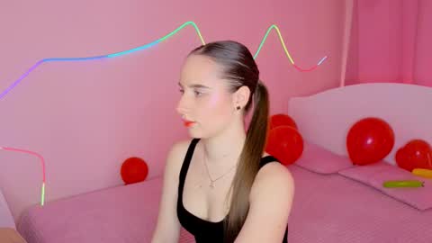 Snapshot of sunnybunnyy5 chatting on 02-23-26, 10:34 Liza online show from 02-23-26, 10:34