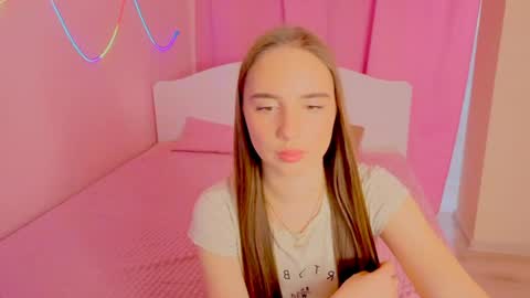 Snapshot of sunnybunnyy5 chatting on 03-22-26, 05:55 Liza online show from 03-22-26, 05:55