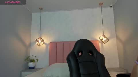  S U N N Y online show from 09-11-25, 12:38