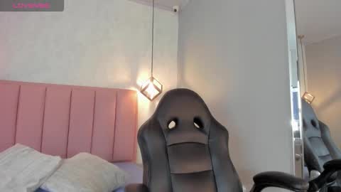  S U N N Y online show from 10-21-25, 12:50