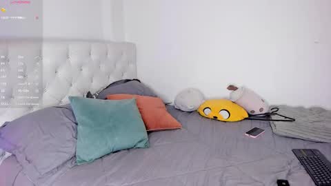 Snapshot of sunnymoonn_1 chatting on 10-30-25, 04:03 Sunnymoon online show from 10-30-25, 04:03