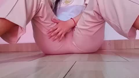 Snapshot of sunshine_days chatting on 10-20-25, 04:18 Annie online show from 10-20-25, 04:18