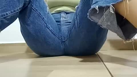 Annie online show from 11-14-25, 07:01