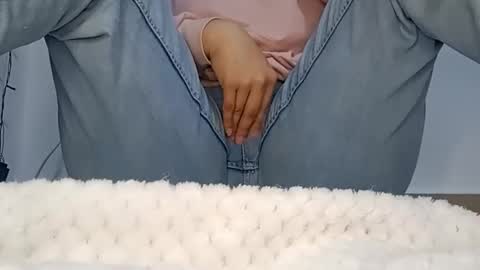 Annie online show from 02-26-26, 06:29