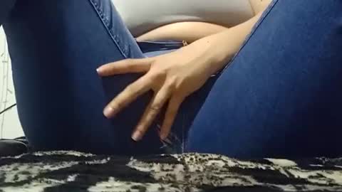 Annie online show from 04-22-26, 05:03