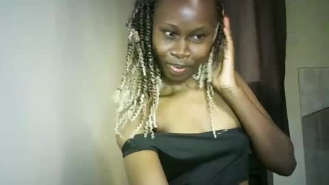 Snapshot of sunshine_g chatting on 12-20-25, 11:06 Sunshine online show from 12-20-25, 11:06