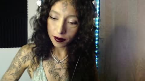Snapshot of sunshinemiracle chatting on 05-26-26, 01:45 Sun - online show from 05-26-26, 01:45