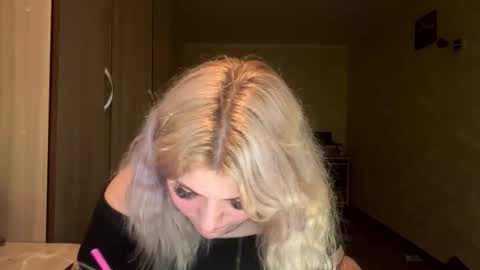 Snapshot of sunshinyflash chatting on 11-29-25, 06:11 sunshinyflash online show from 11-29-25, 06:11