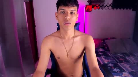 Snapshot of super_boys2 chatting on 12-18-25, 12:17 ALEX online show from 12-18-25, 12:17
