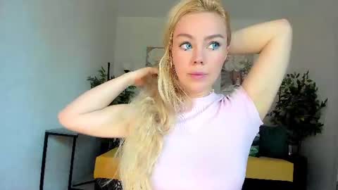 Snapshot of super_peach chatting on 07-28-26, 04:08 Jenn online show from 07-28-26, 04:08