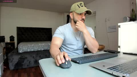 Snapshot of supermanboyxxl chatting on 04-15-26, 05:36 supermanboyxxl online show from 04-15-26, 05:36