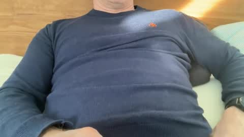 Snapshot of surfstar81 chatting on 11-23-25, 08:36 surfstar81 online show from 11-23-25, 08:36